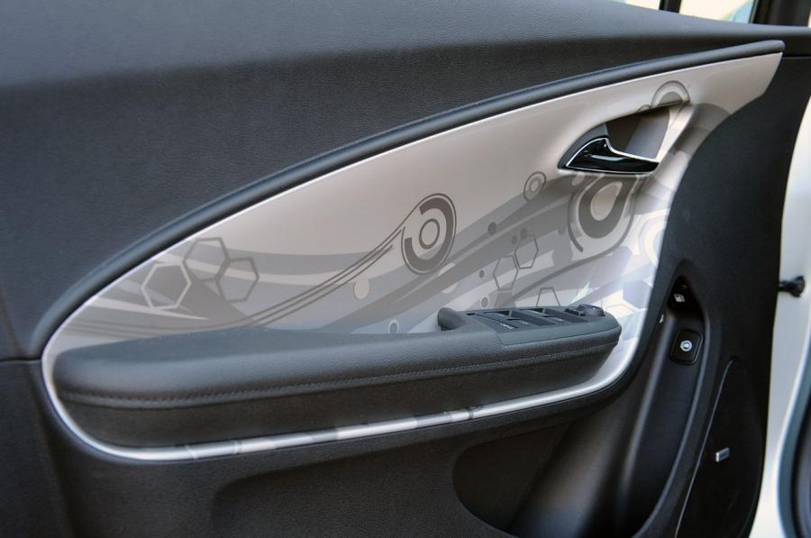  Chevrolet Volt 2011 года  (фото 61 из 356)
